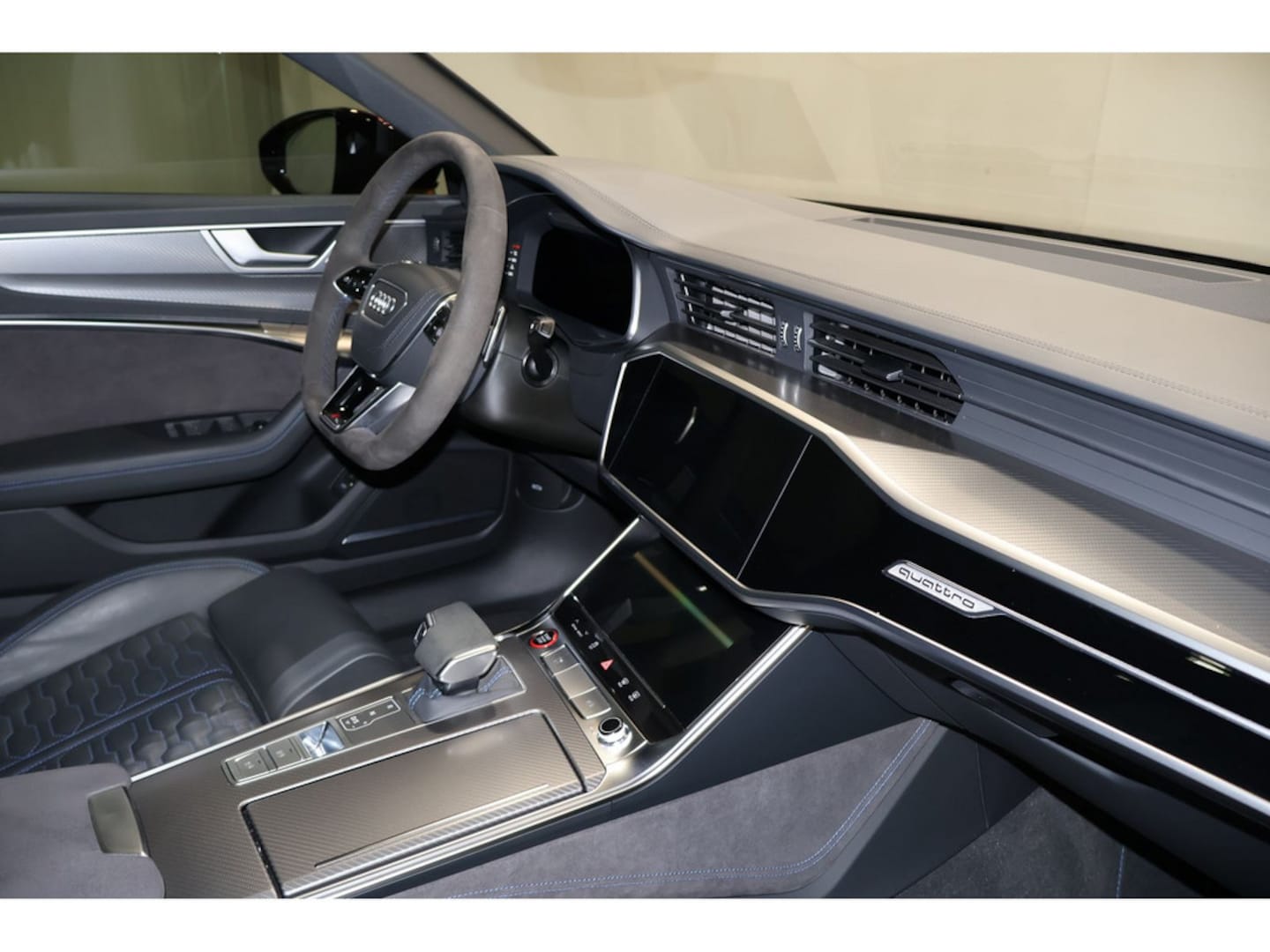 Bild über Audi RS 6 Avant performance quattro tiptronic - für weitere Informationen kontaktieren Sie den Audi Partner