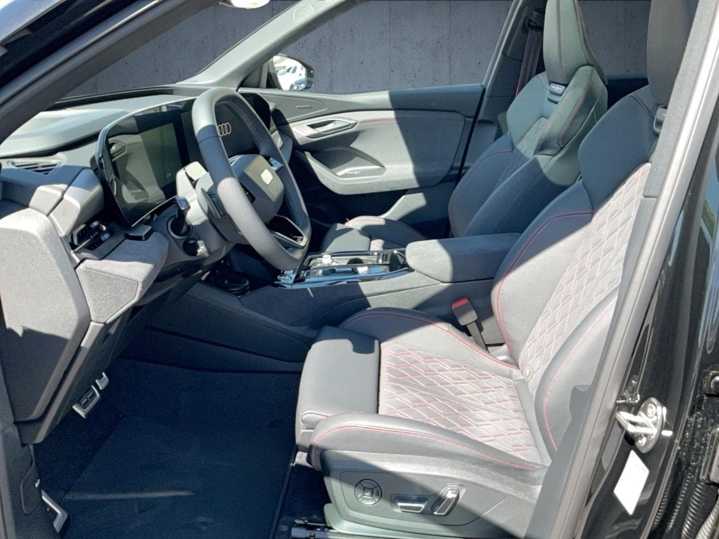 Bild über Audi Q6 SUV e-tron S line business e-tron performance 225 kW - für weitere Informationen kontaktieren Sie den Audi Partner