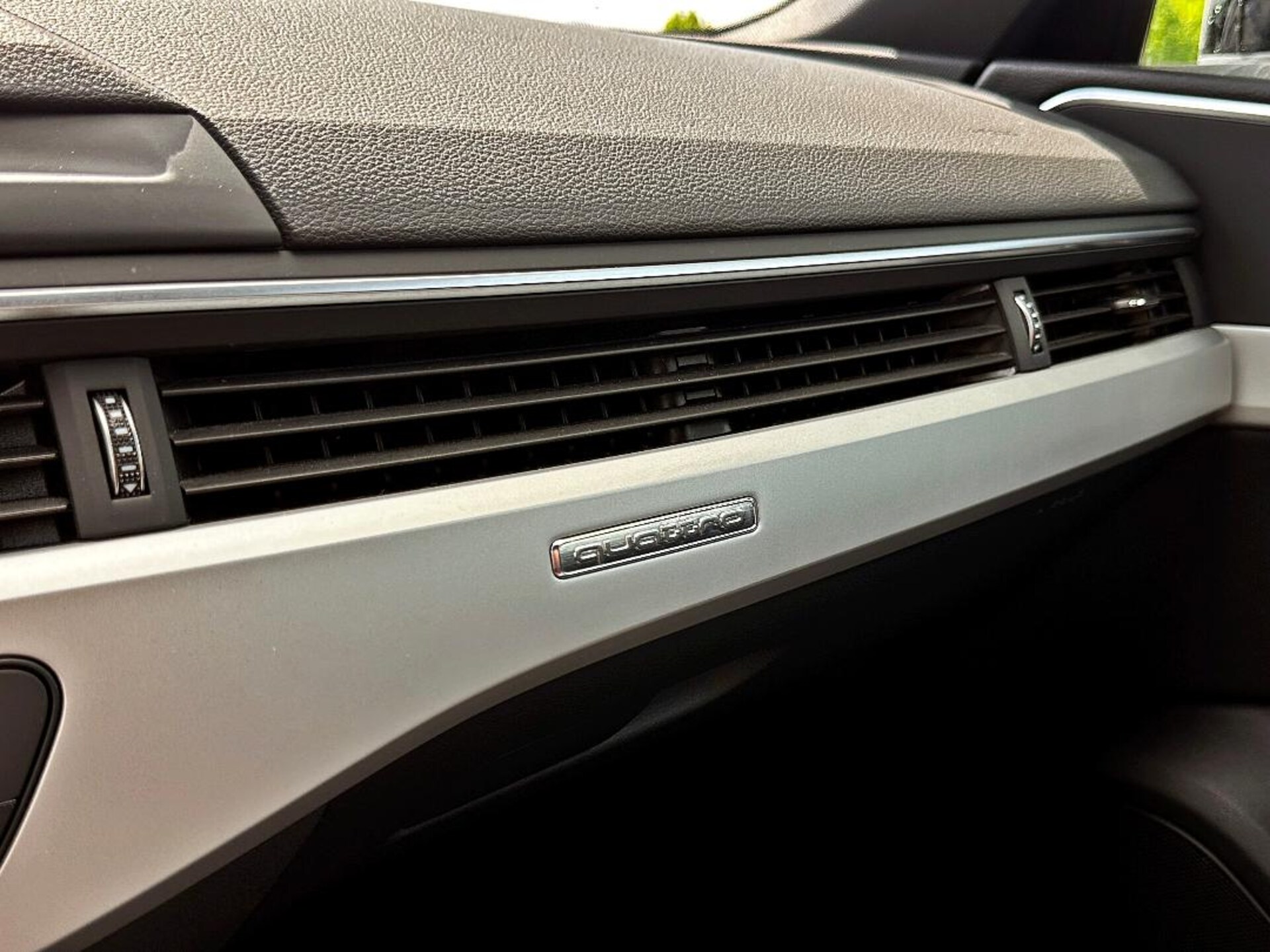 Audi A4 Avant S line
