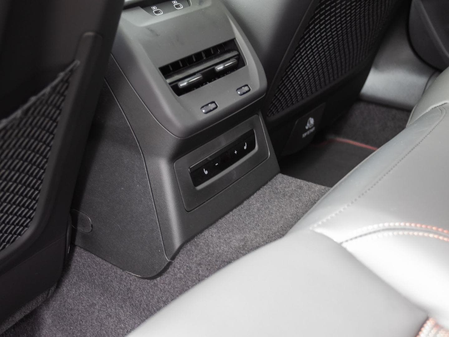 Bild über Audi RS 5 Limousine TFSI quattro 470 kW tiptronic - für weitere Informationen kontaktieren Sie den Audi Partner