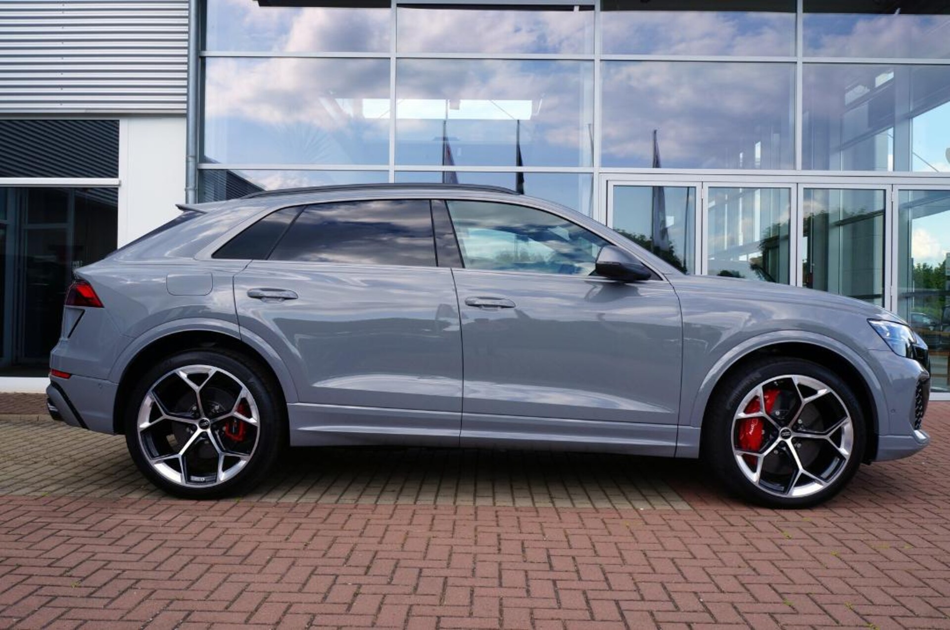 Audi RS Q8 SUV performance