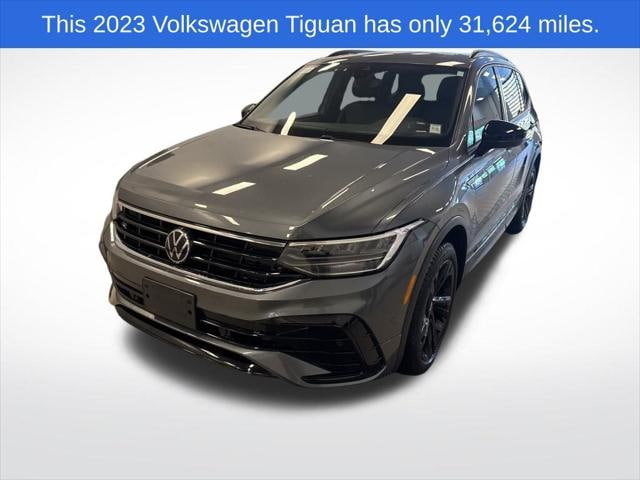 2023 Volkswagen Tiguan SE R-LINE BLACK's photo