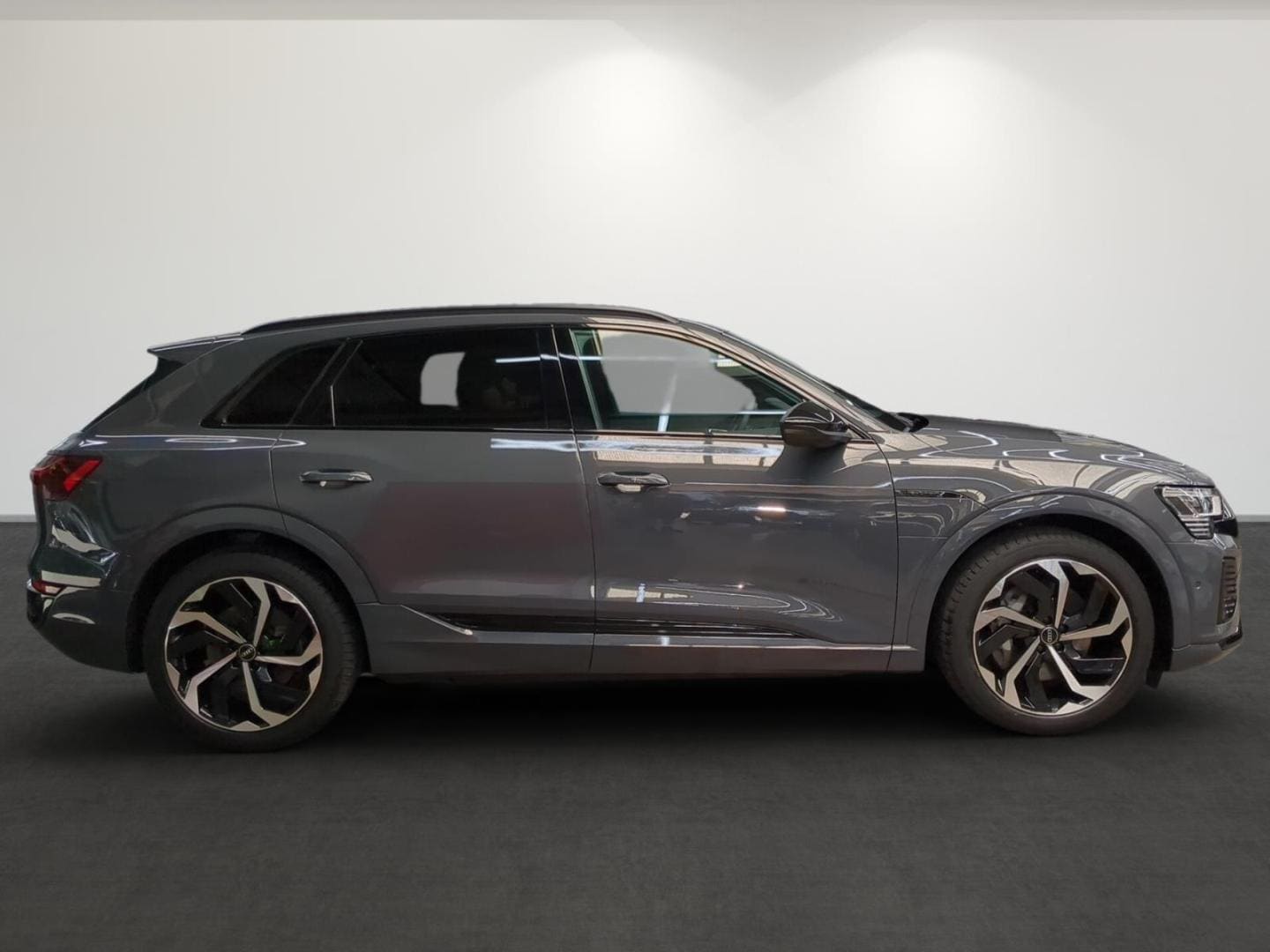 Bild über Audi Q8 e-tron S line 50 e-tron quattro - für weitere Informationen kontaktieren Sie den Audi Partner