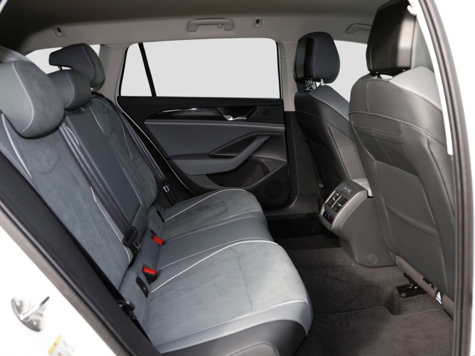 Volkswagen Passat – Bild 9