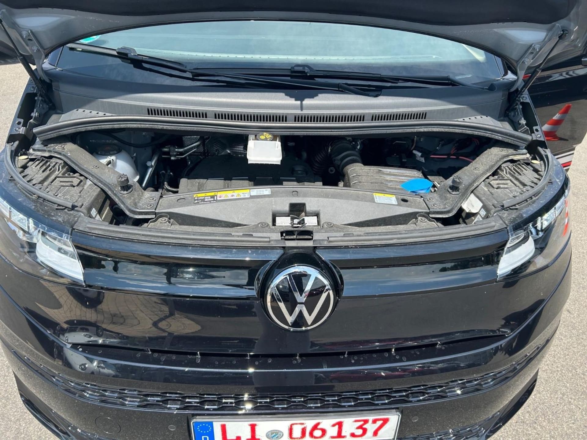 Volkswagen Multivan Langversion Basis-Modell