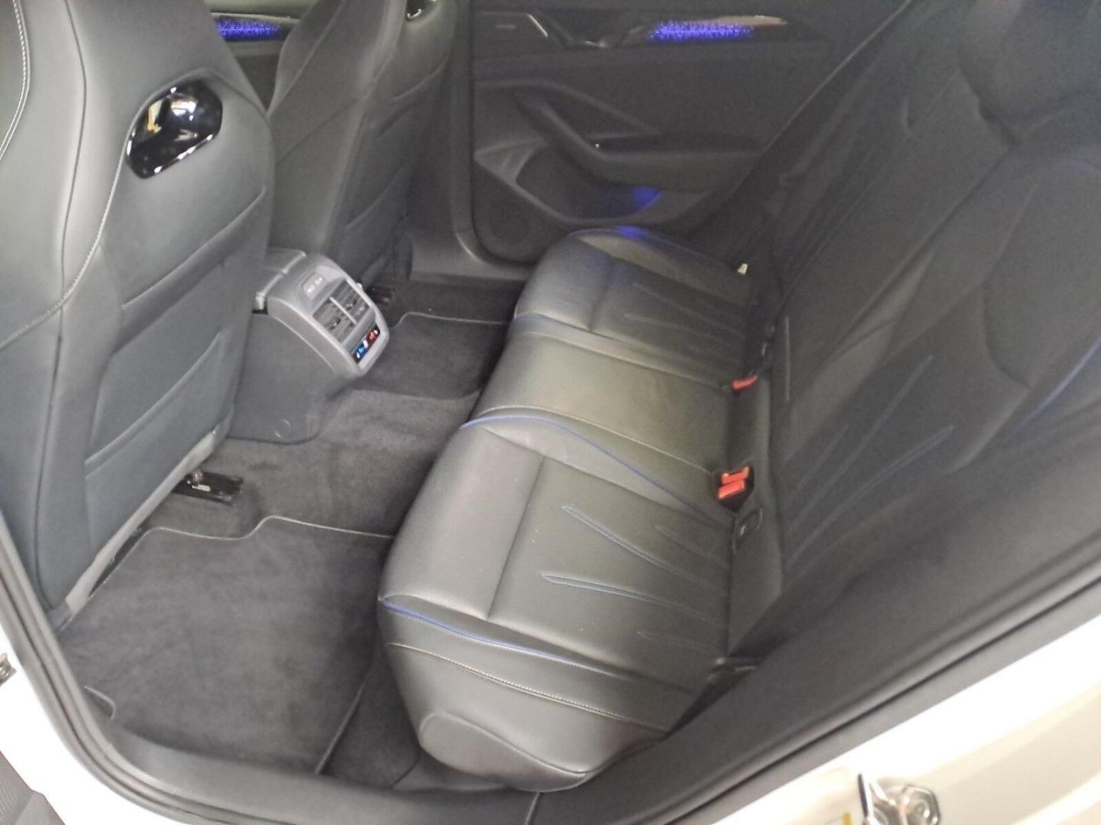 Volkswagen Passat – Bild 14
