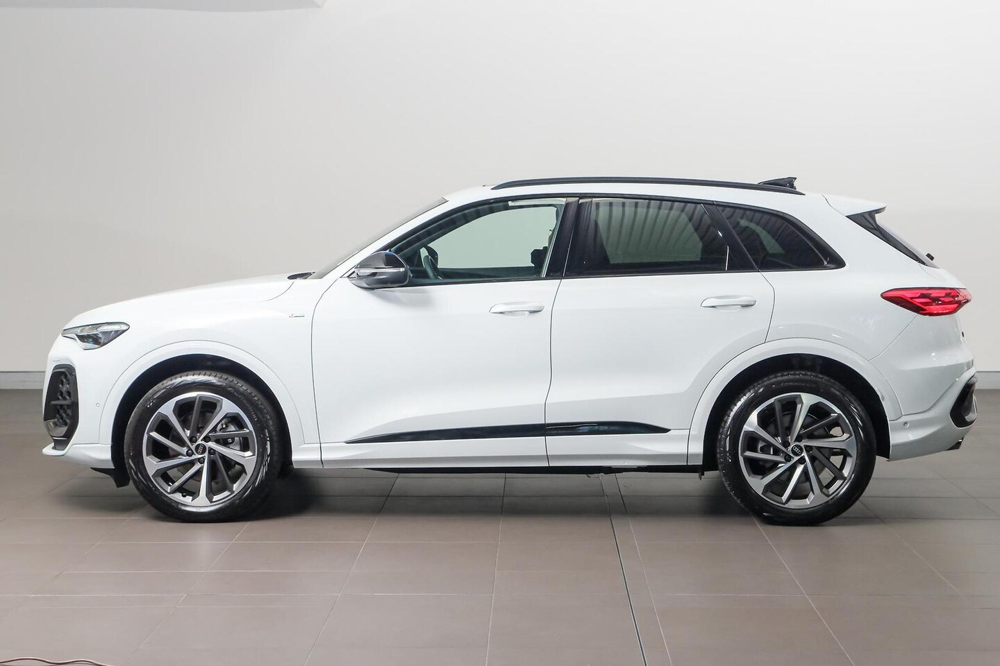 Image about Audi Q5 SUV TFSI quattro 200 kW sport