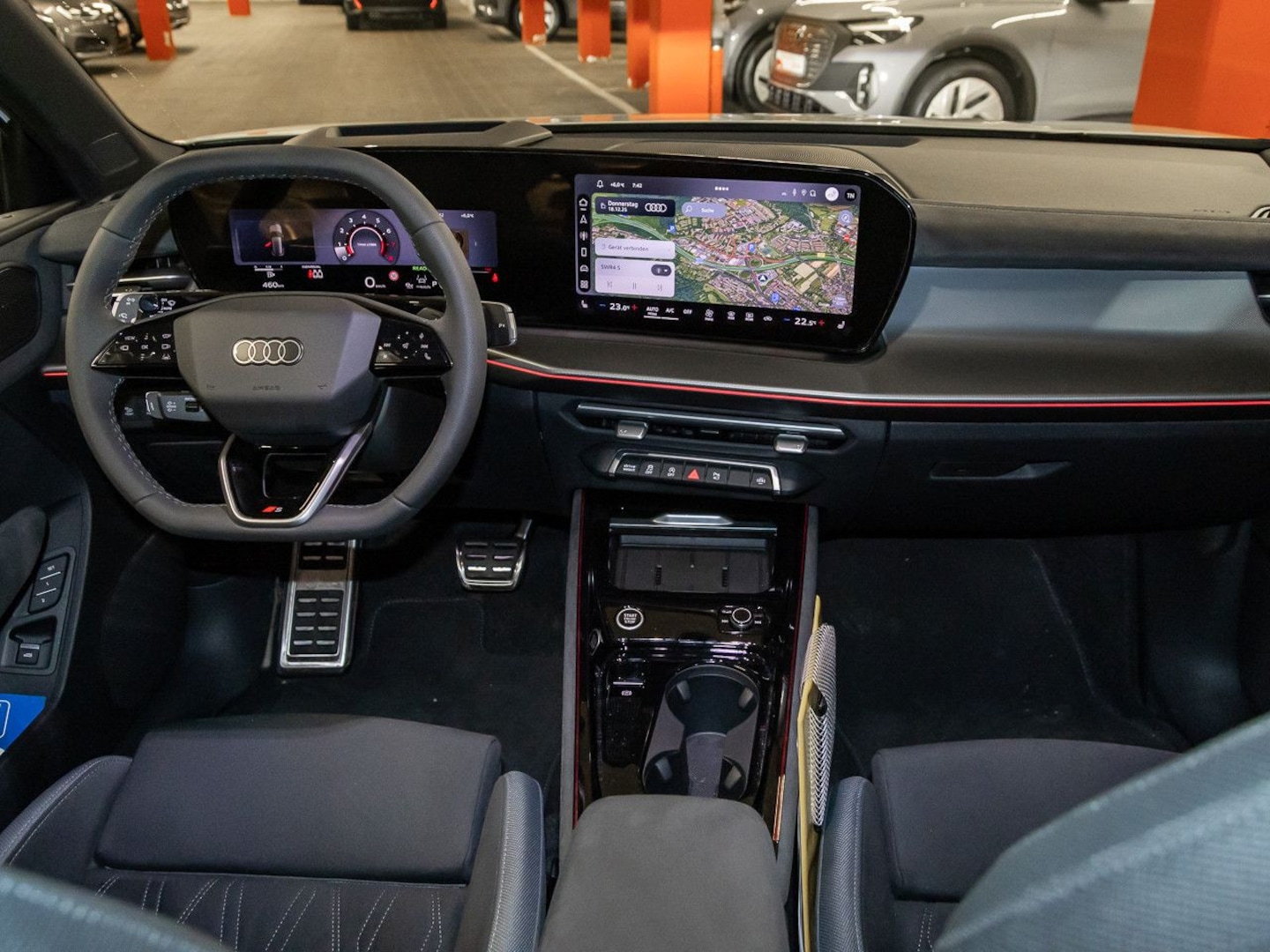 Bild über Audi Q3 SUV TFSI quattro 195 kW S tronic - für weitere Informationen kontaktieren Sie den Audi Partner