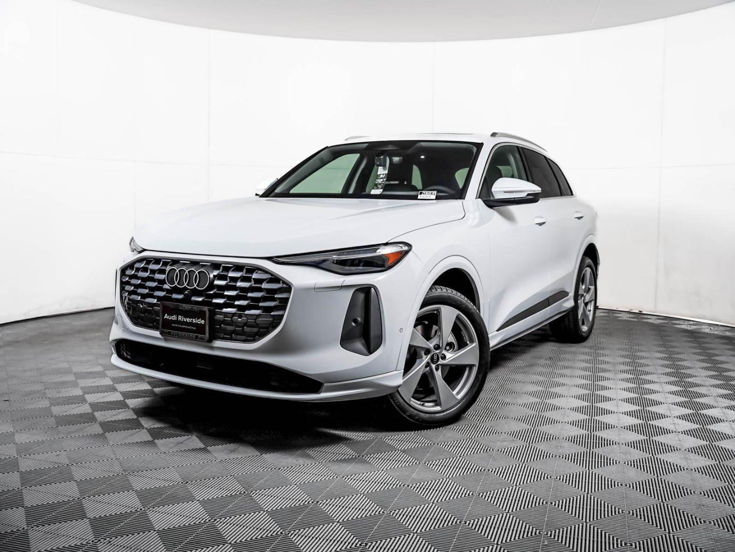2026 Audi Q5 Premium Plus quattro's photo