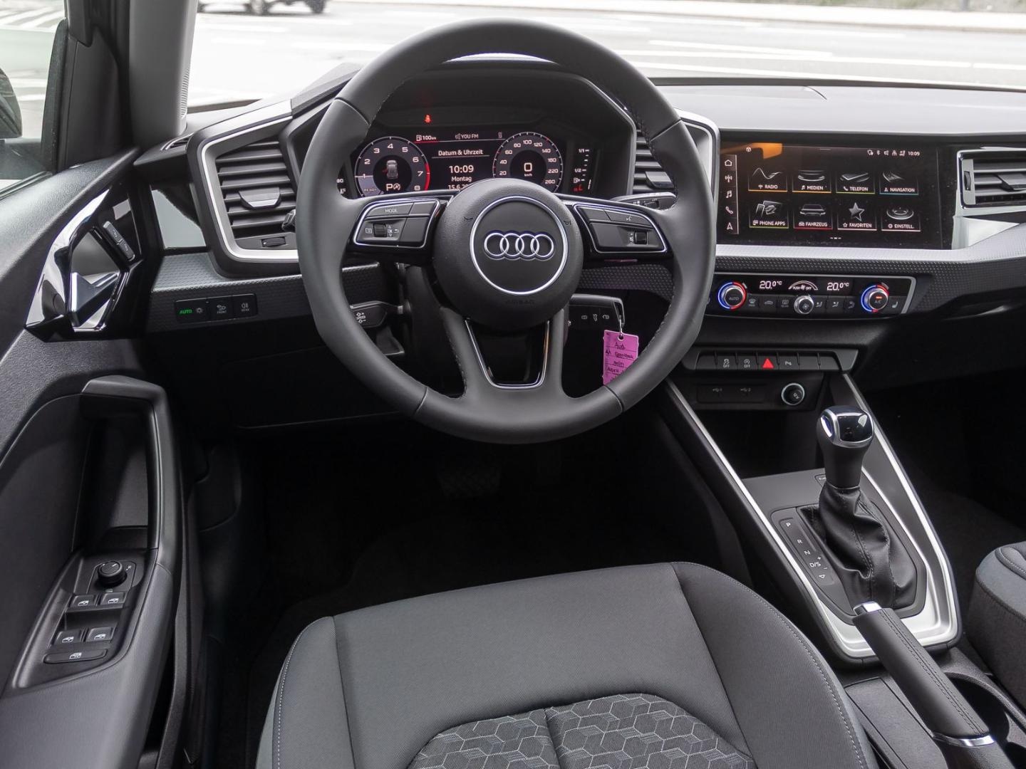 Bild über Audi A1 Sportback advanced 25 TFSI S tronic - für weitere Informationen kontaktieren Sie den Audi Partner