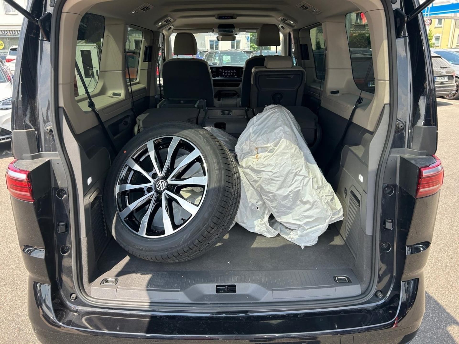 Volkswagen Multivan Langversion Basis-Modell