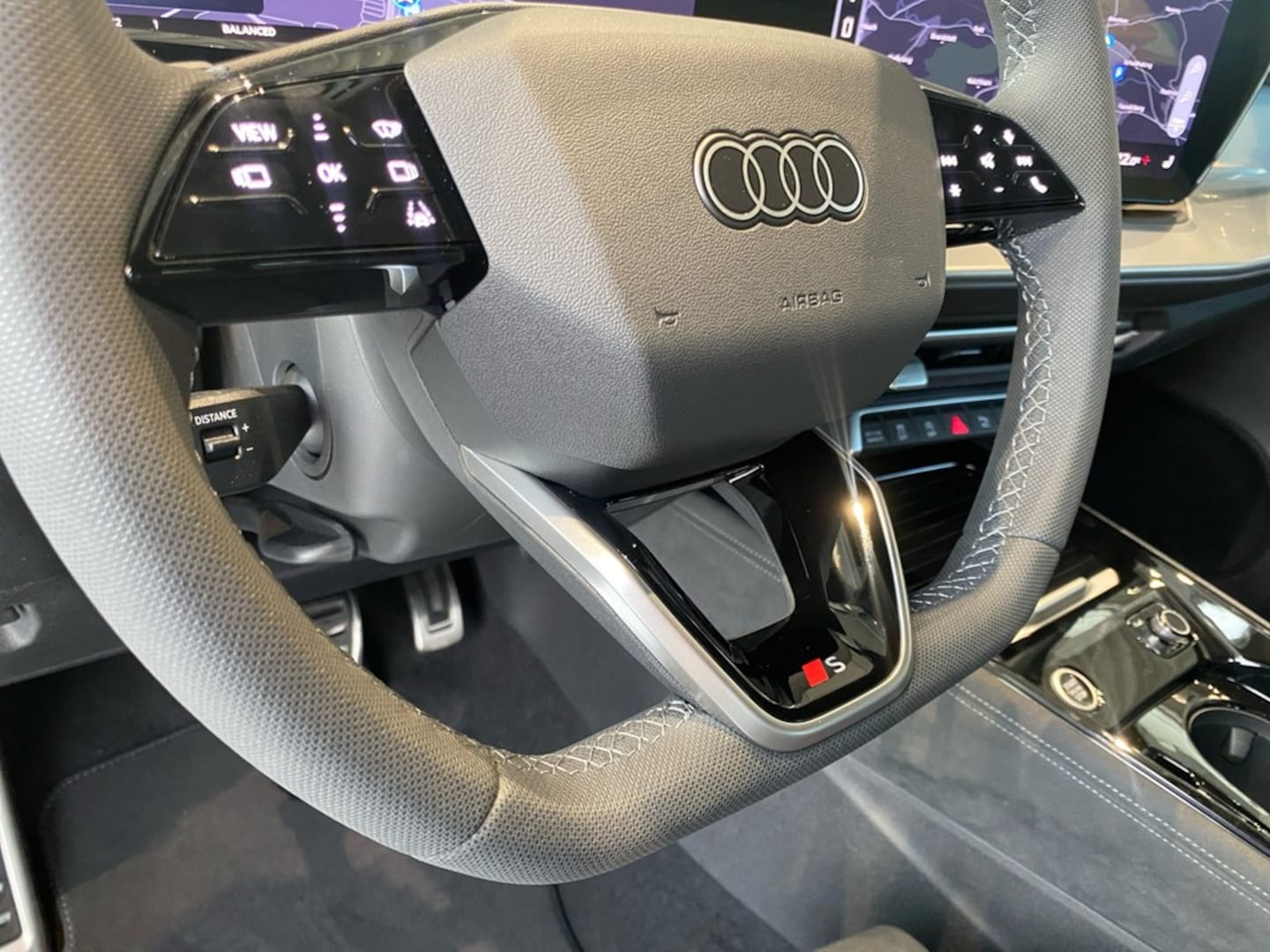 Bild über Audi Q3 SUV TFSI quattro 195 kW S tronic - für weitere Informationen kontaktieren Sie den Audi Partner