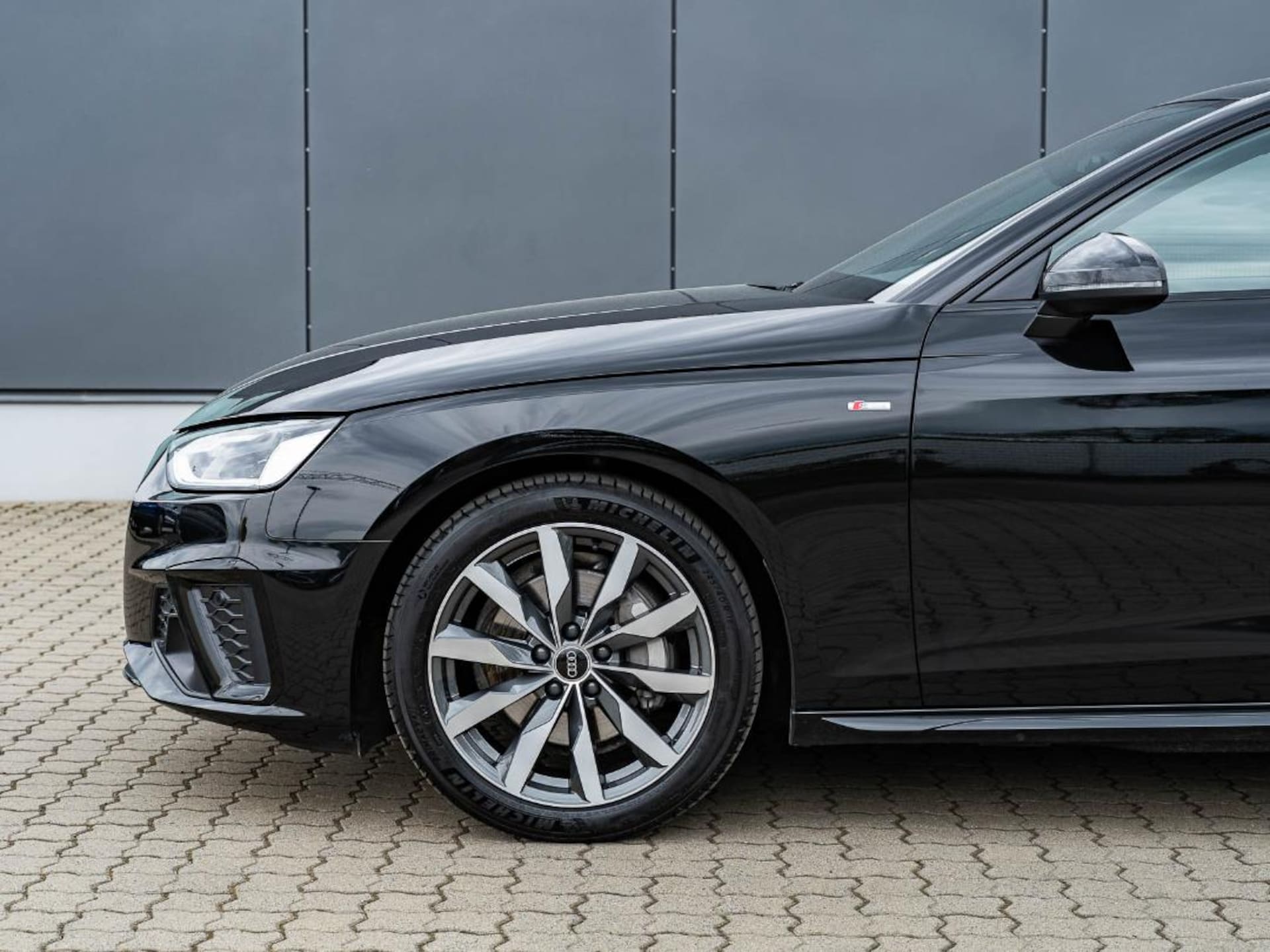 Audi A4 Limousine S line