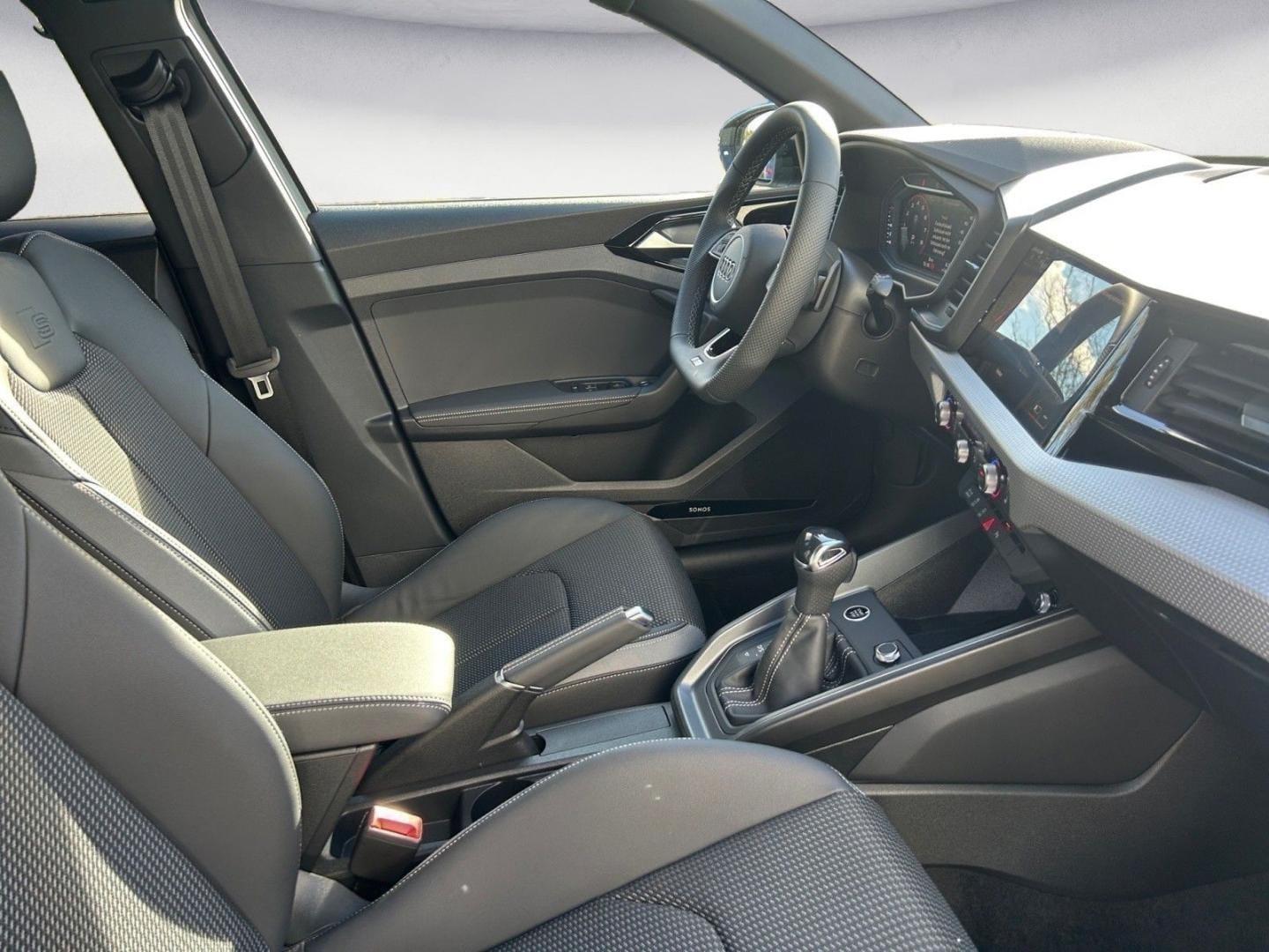 Bild über Audi A1 Sportback S line 35 TFSI S tronic - für weitere Informationen kontaktieren Sie den Audi Partner