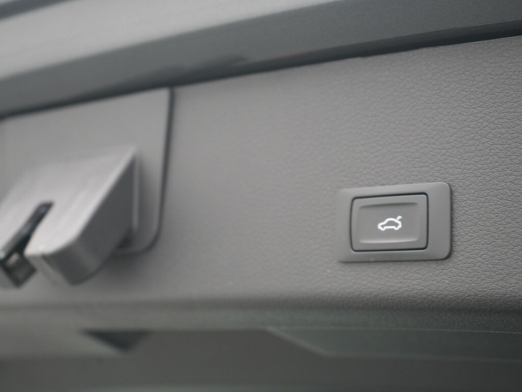 Image about Audi Q8 e-tron S line 50 e-tron quattro