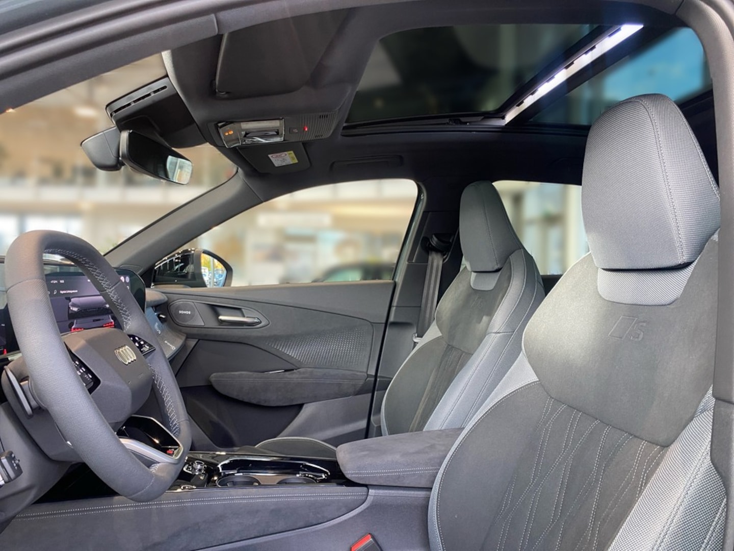 Bild über Audi Q3 SUV TFSI quattro 195 kW S tronic - für weitere Informationen kontaktieren Sie den Audi Partner