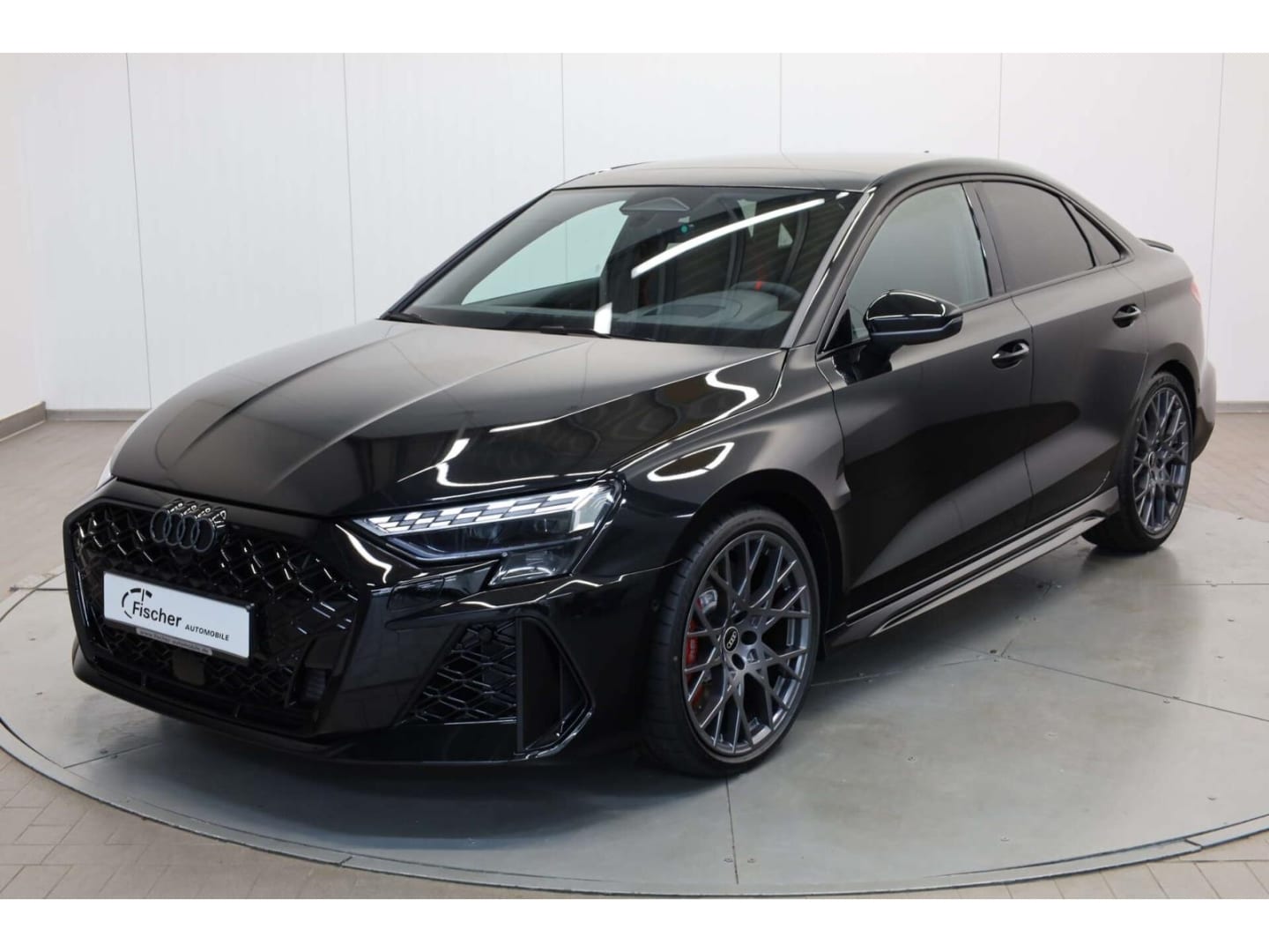 Bild über Audi RS 3 Limousine TFSI quattro 294 kW S tronic - für weitere Informationen kontaktieren Sie den Audi Partner