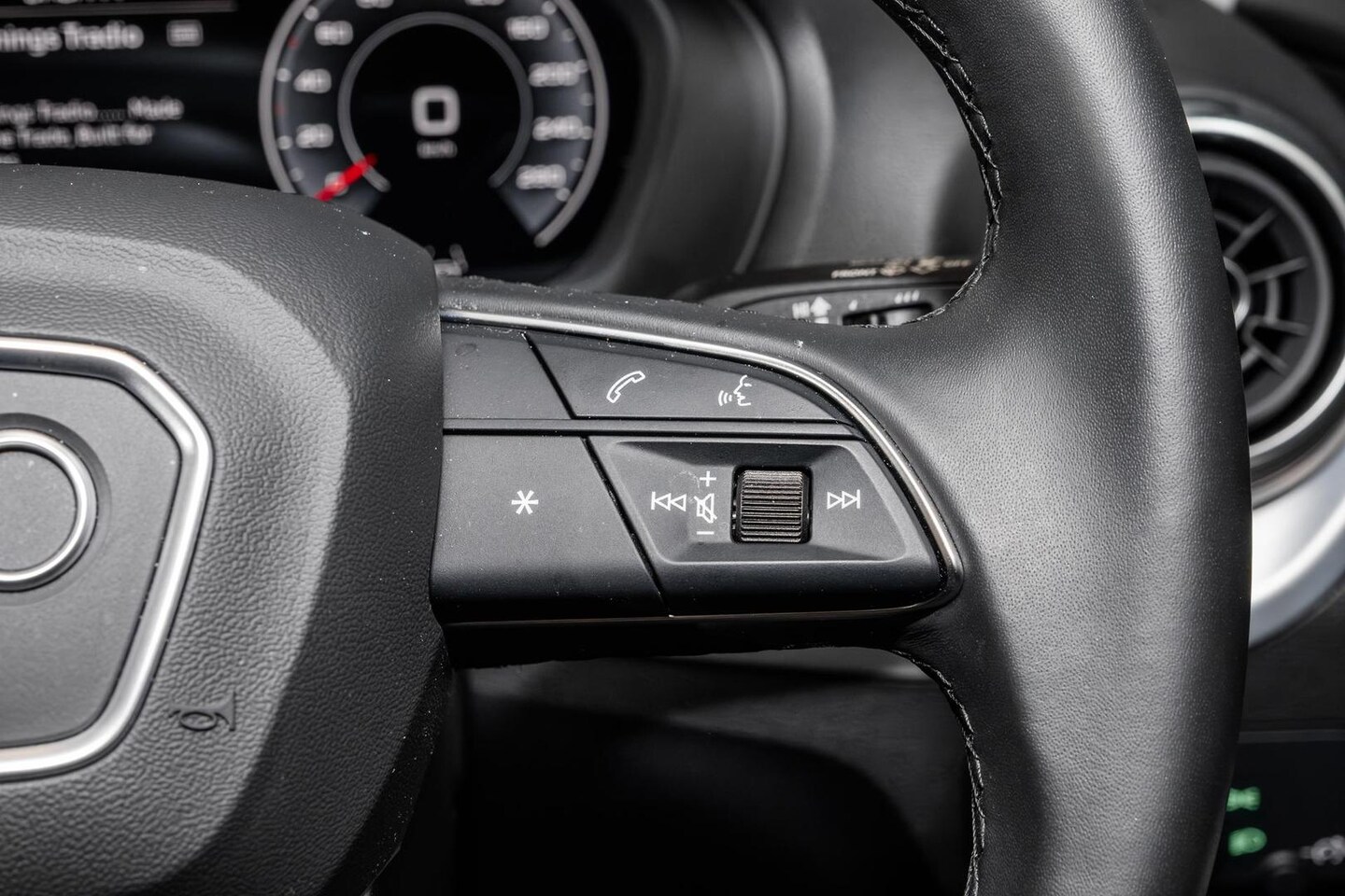 Image about Audi Q2 35 TFSI S tronic
