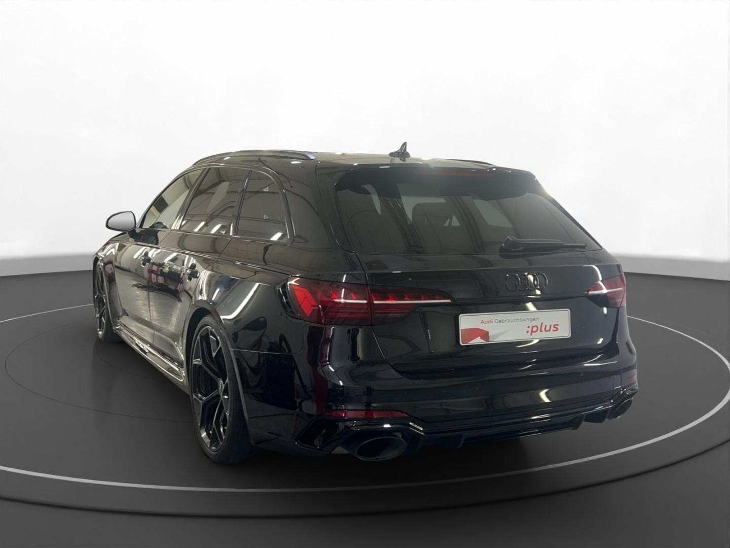 Bild über Audi RS 4 Avant TFSI quattro tiptronic - für weitere Informationen kontaktieren Sie den Audi Partner