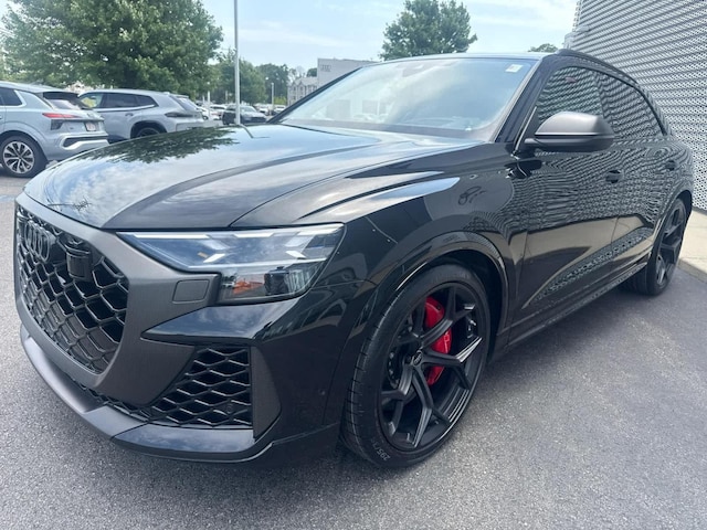 2025 Audi RS Q8 SUV performance
