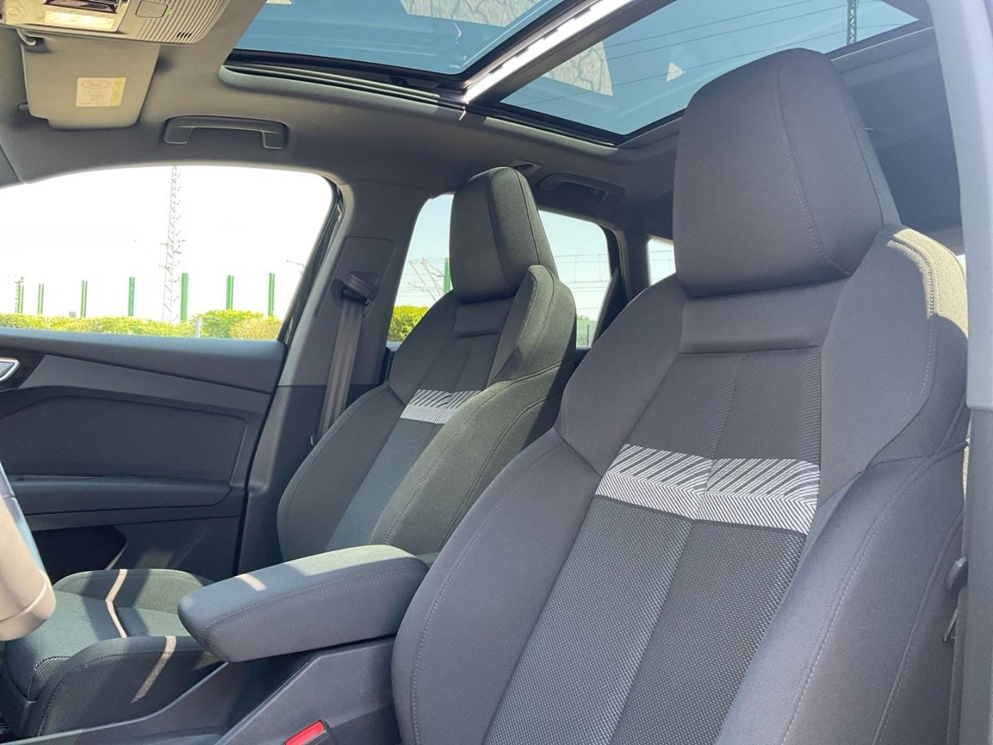 Bild über Audi Q4 e-tron 45 e-tron - für weitere Informationen kontaktieren Sie den Audi Partner