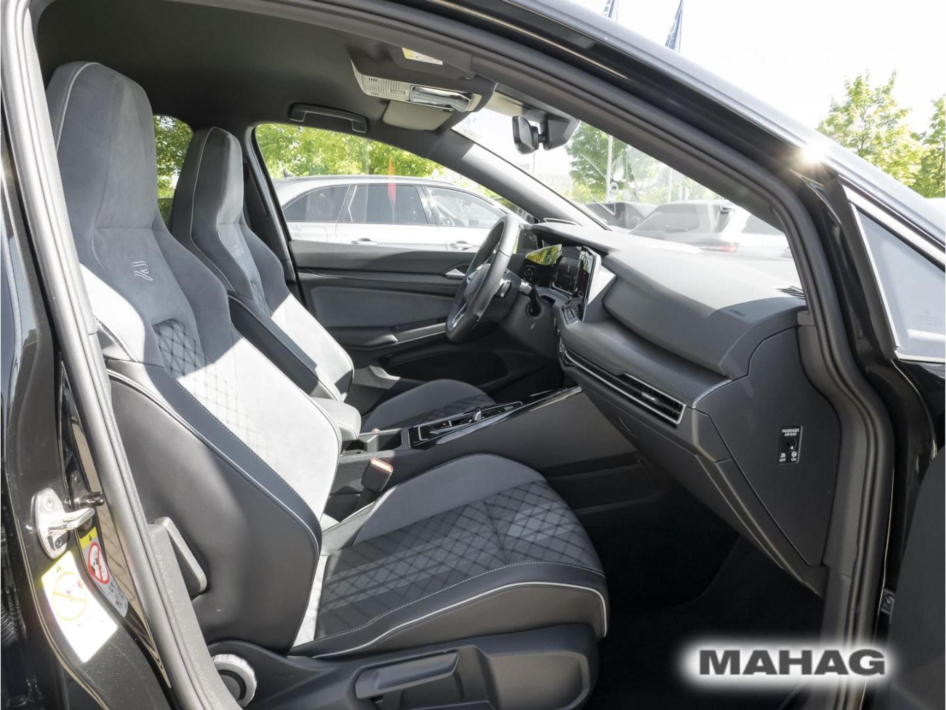 Volkswagen Golf R-Line