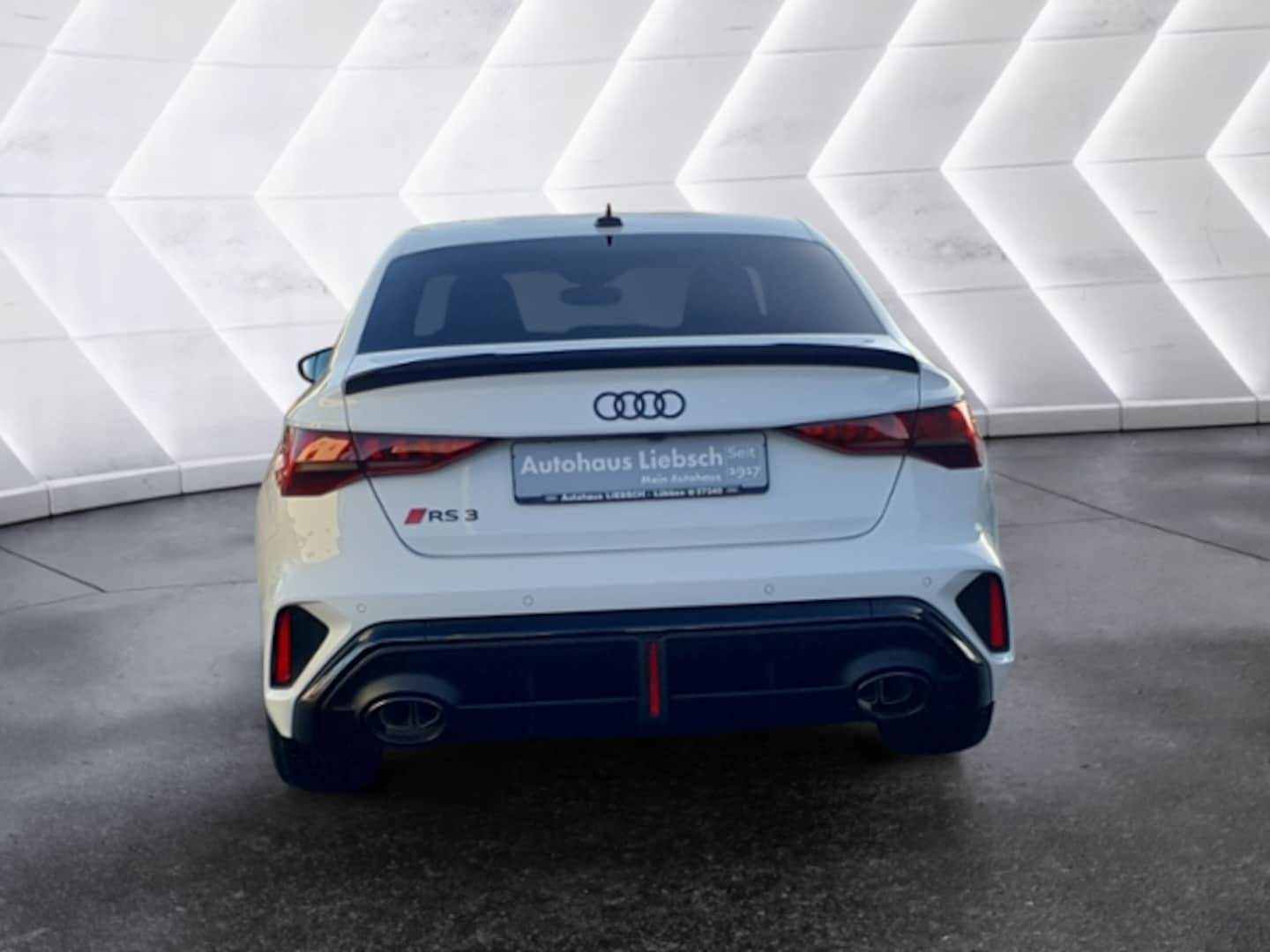 Bild über Audi RS 3 Limousine TFSI quattro S tronic - für weitere Informationen kontaktieren Sie den Audi Partner