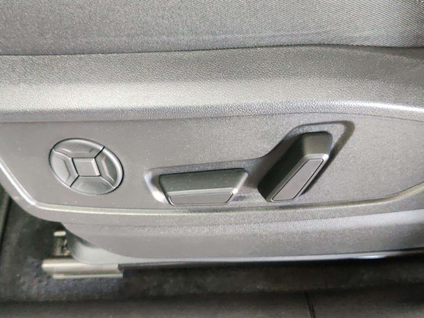 Bild über Audi Q5 SUV TDI quattro 150 kW S tronic - für weitere Informationen kontaktieren Sie den Audi Partner
