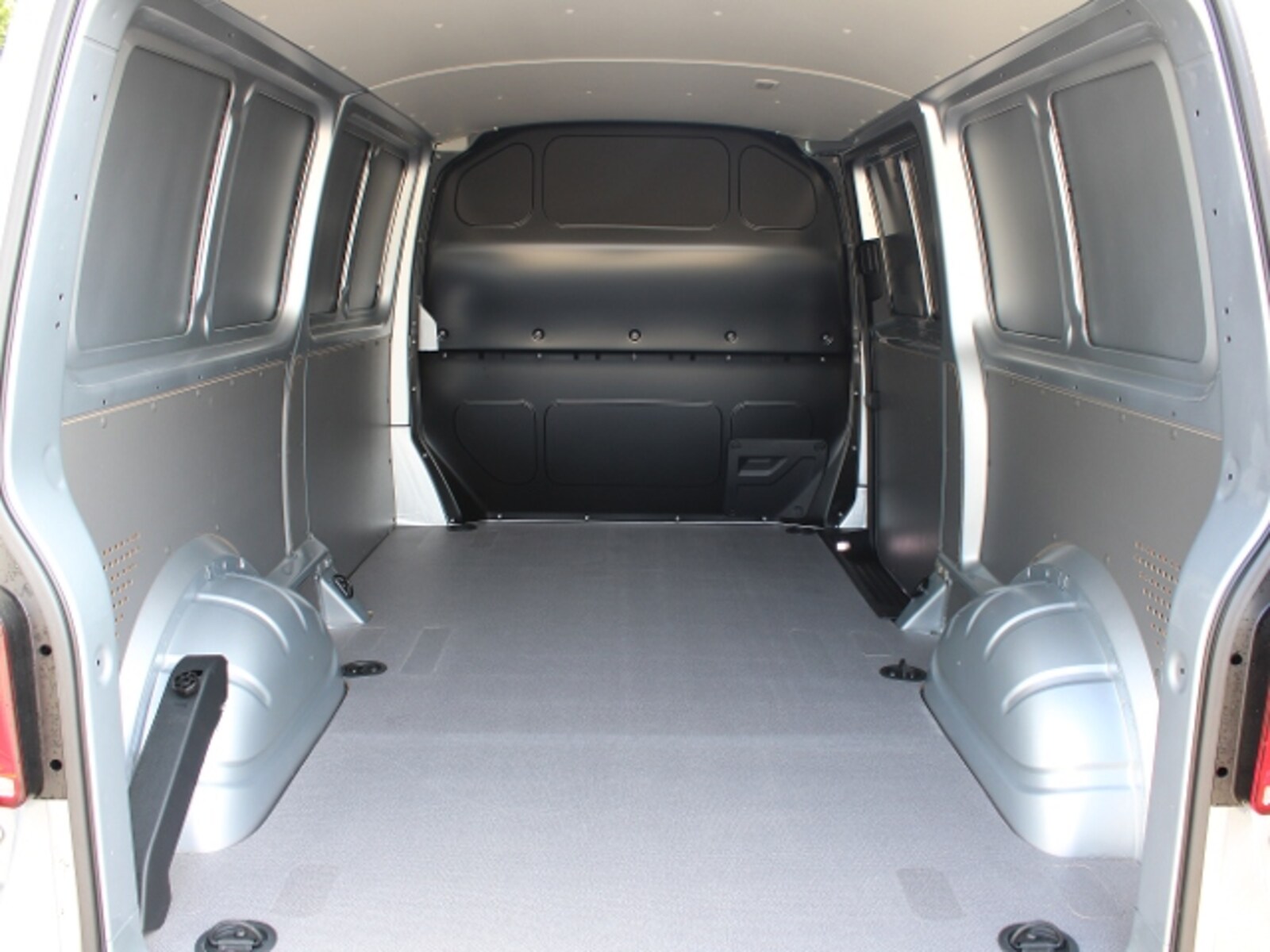 Volkswagen T6.1 Transporter Kasten langer Radstand – Bild 14