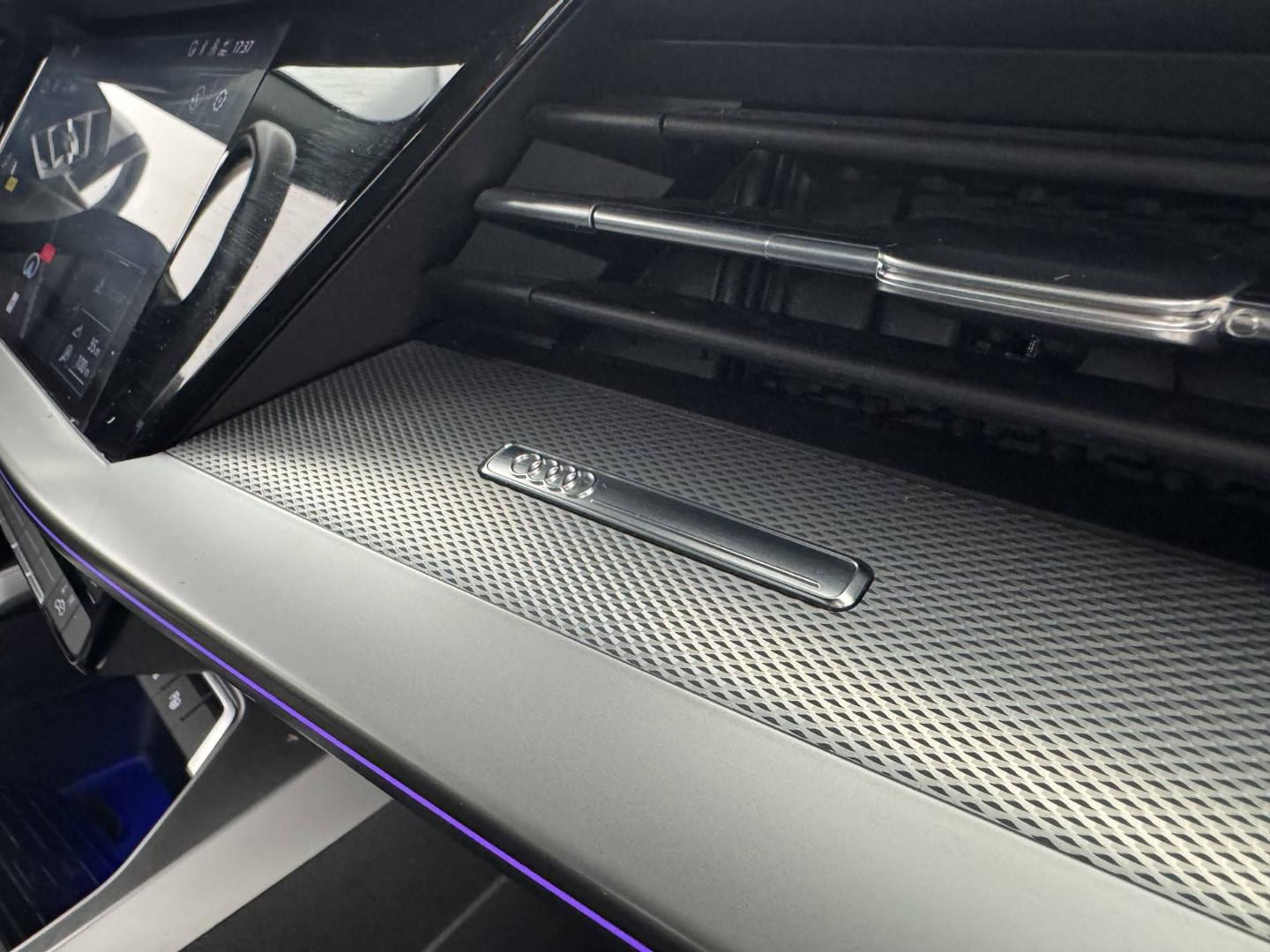 Image about Audi A3 Sportback Design Luxe 35 TDI 110 kW (150 ch) S tronic