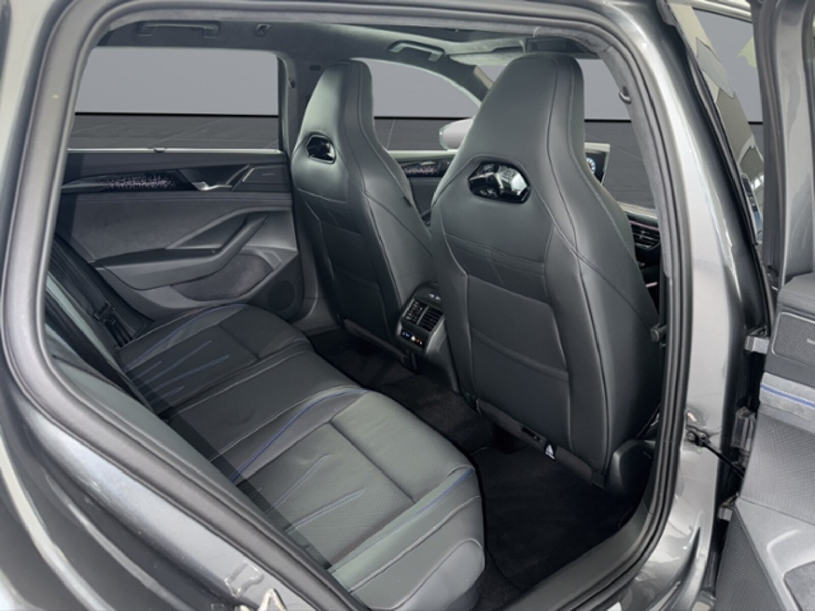 Volkswagen Passat – Bild 16