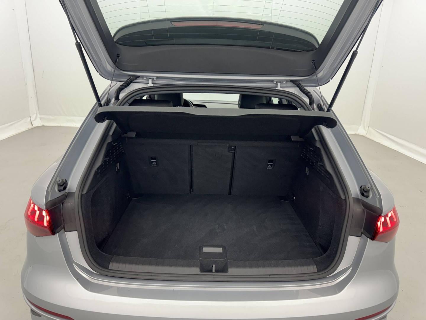 Image about Audi A3 Sportback Design Luxe 35 TDI 110 kW (150 ch) S tronic