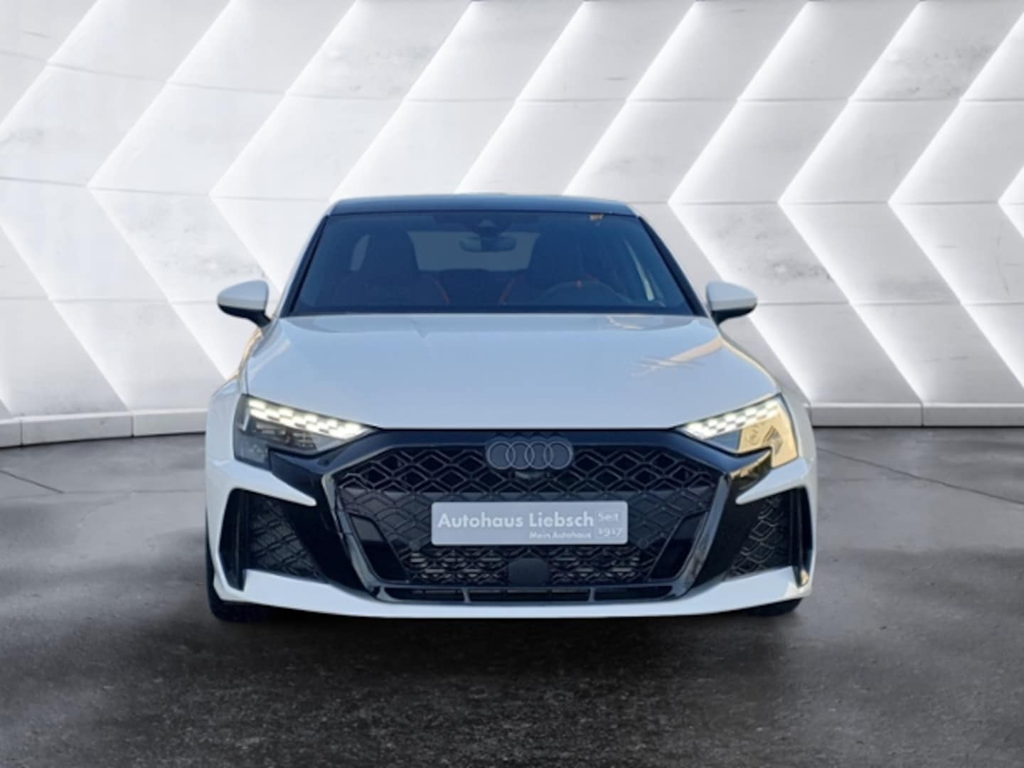 Bild über Audi RS 3 Limousine TFSI quattro S tronic - für weitere Informationen kontaktieren Sie den Audi Partner