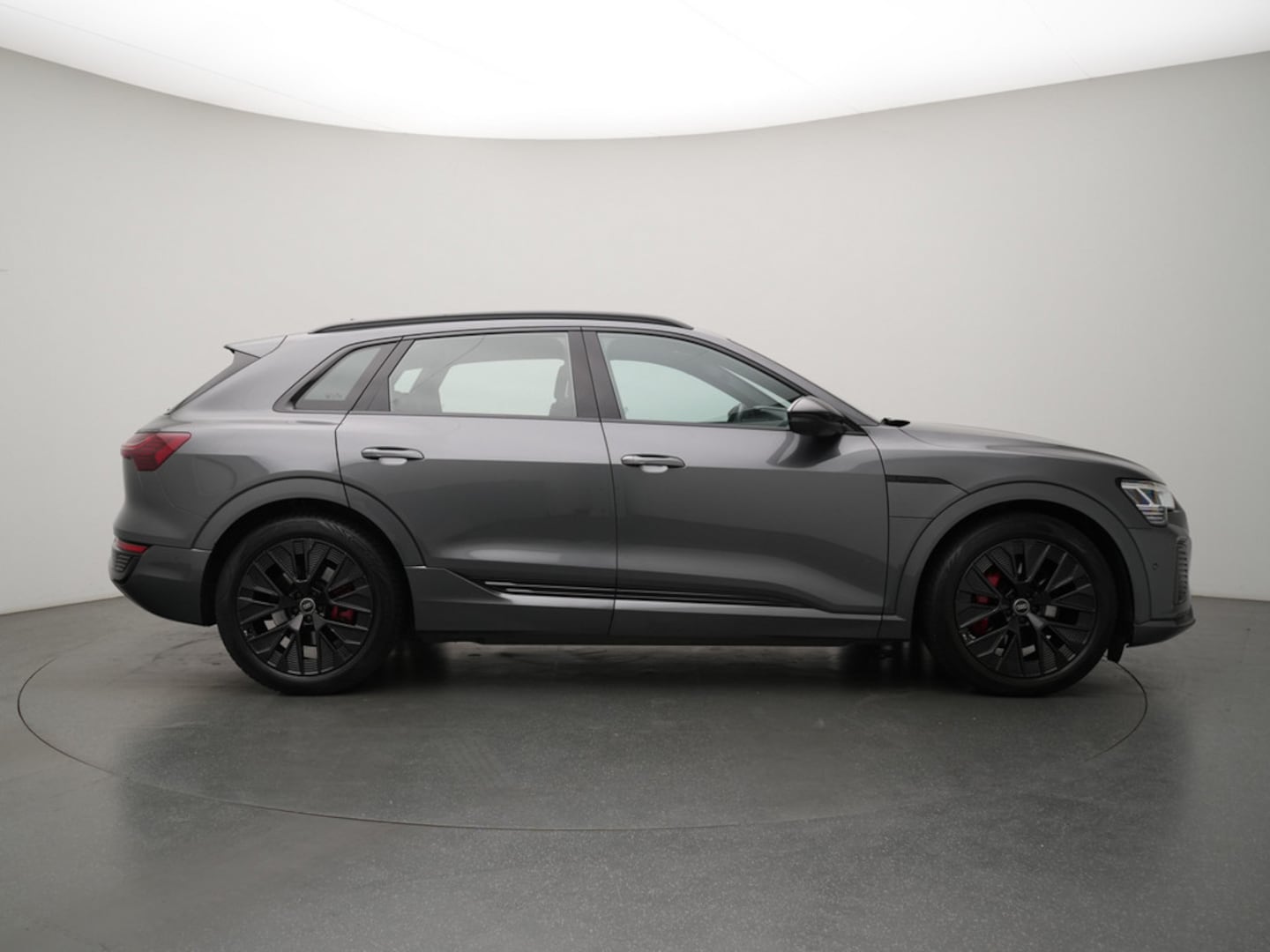 Bild über Audi Q8 e-tron S line 50 e-tron quattro - für weitere Informationen kontaktieren Sie den Audi Partner