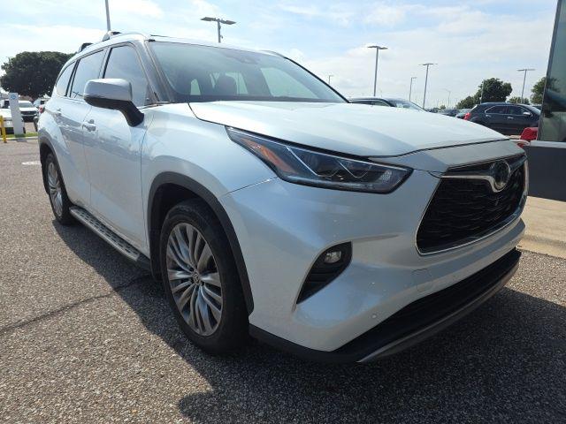 2022 Toyota Highlander Platinum 4x4 V6's photo