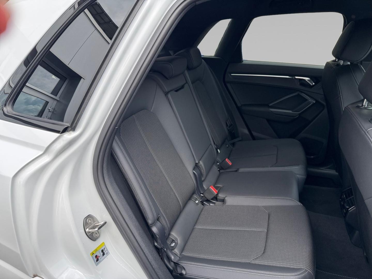 Bild über Audi Q3 S line 40 TDI quattro S tronic - für weitere Informationen kontaktieren Sie den Audi Partner