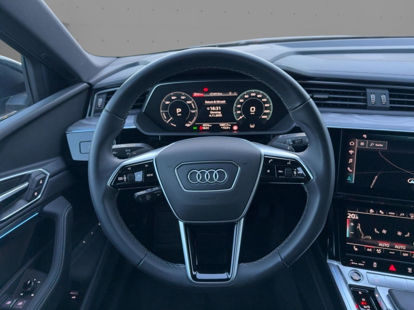 Bild über Audi Q8 e-tron S line 55 e-tron quattro - für weitere Informationen kontaktieren Sie den Audi Partner