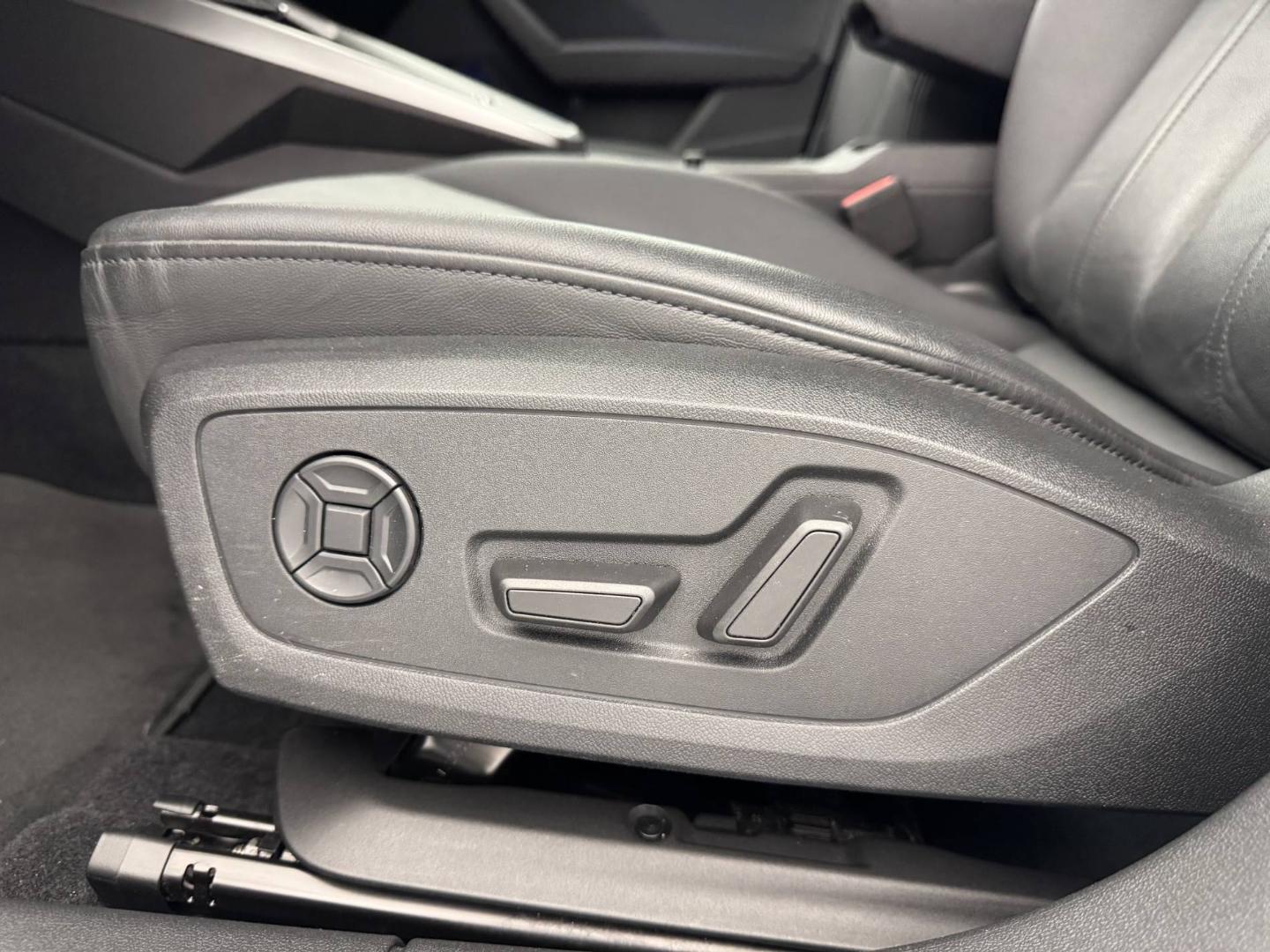 Image about Audi A3 Sportback Design Luxe 35 TDI 110 kW (150 ch) S tronic