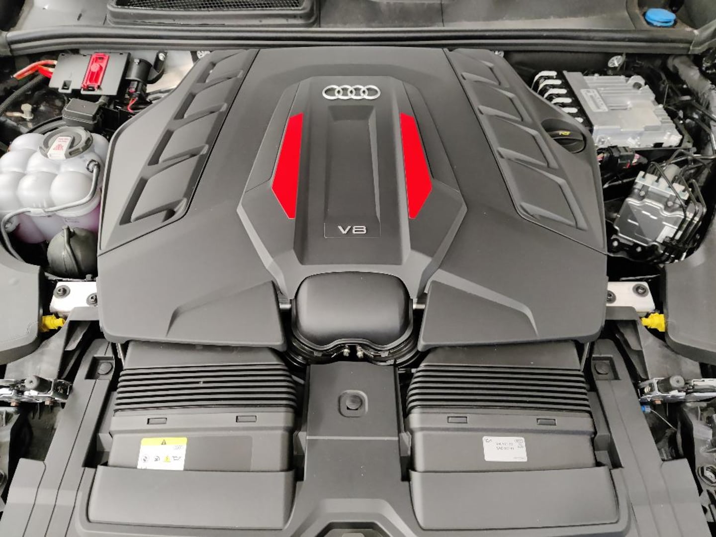 Bild über Audi SQ8 SUV TFSI quattro tiptronic - für weitere Informationen kontaktieren Sie den Audi Partner