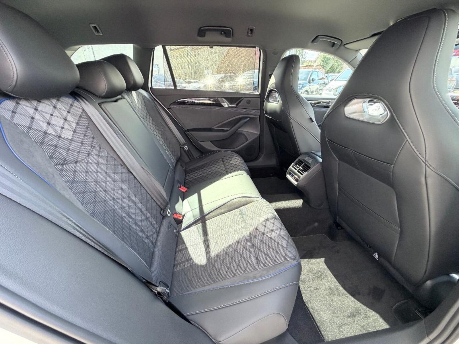 Volkswagen Passat – Bild 7