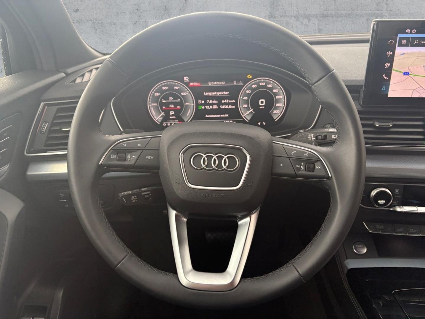 Bild über Audi Q5 TFSI e S line business 55 TFSI e quattro S tronic - für weitere Informationen kontaktieren Sie den Audi Partner