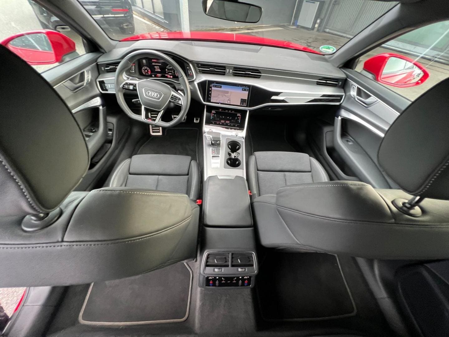 Bild über Audi S6 Avant TDI quattro tiptronic - für weitere Informationen kontaktieren Sie den Audi Partner