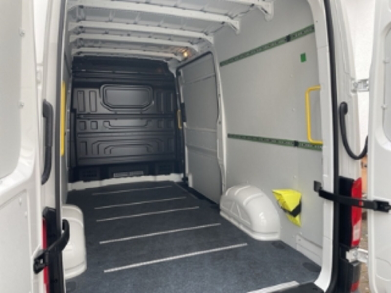 Volkswagen Crafter Kasten mittlerer Radstand – Bild 12