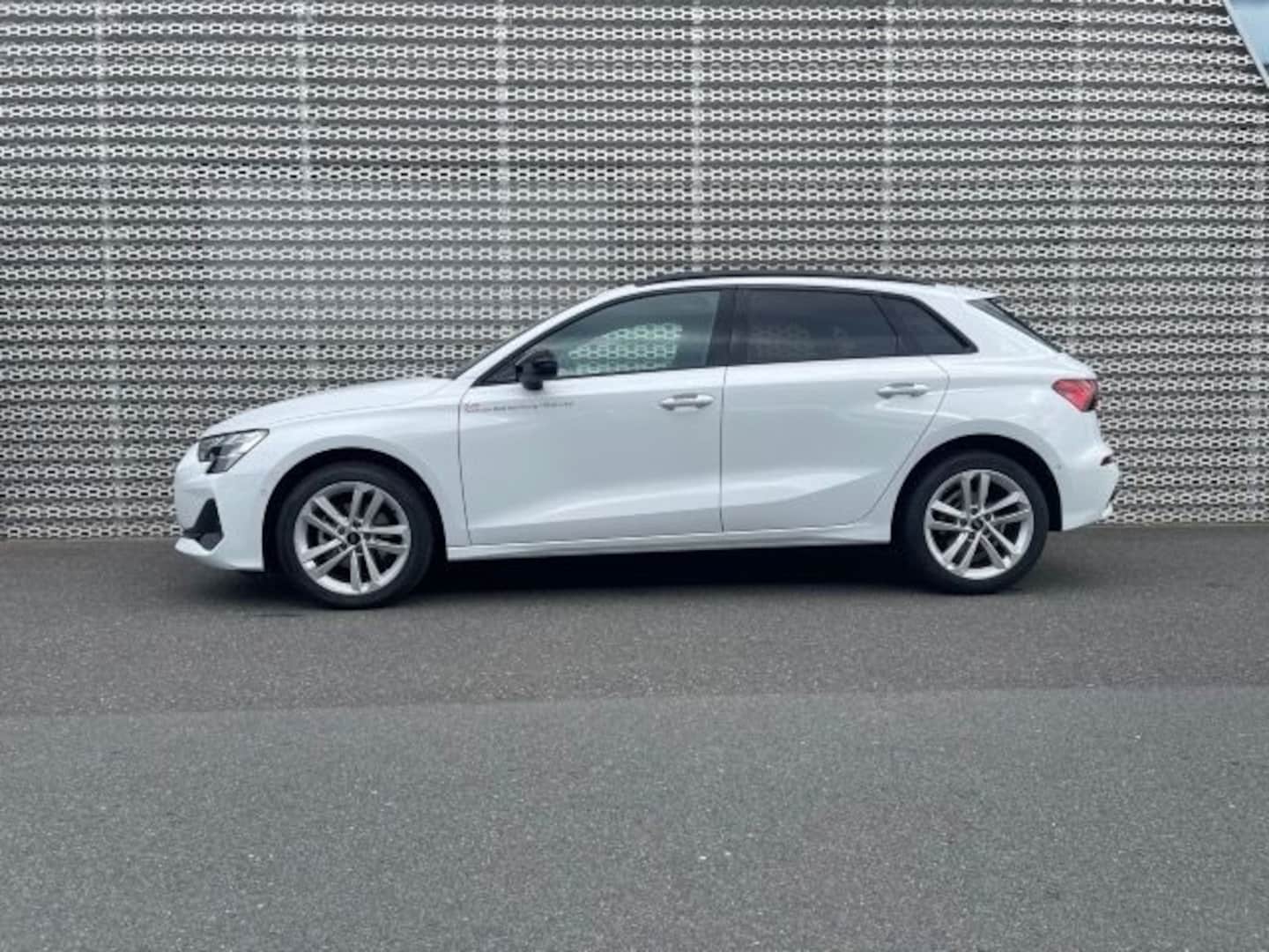 Bild über Audi A3 Sportback TDI Schaltgetriebe - für weitere Informationen kontaktieren Sie den Audi Partner
