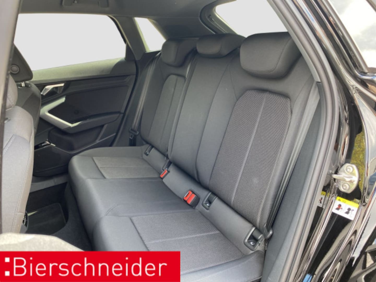 Bild über Audi A3 Sportback 30 TFSI S tronic - für weitere Informationen kontaktieren Sie den Audi Partner