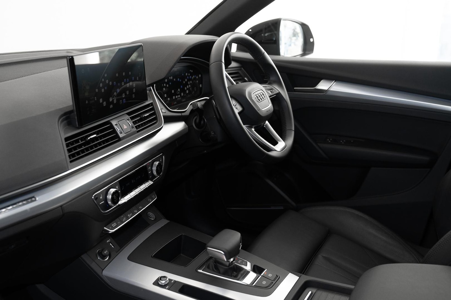 Image about Audi Q5 TFSI e S line 55 TFSI e quattro S tronic