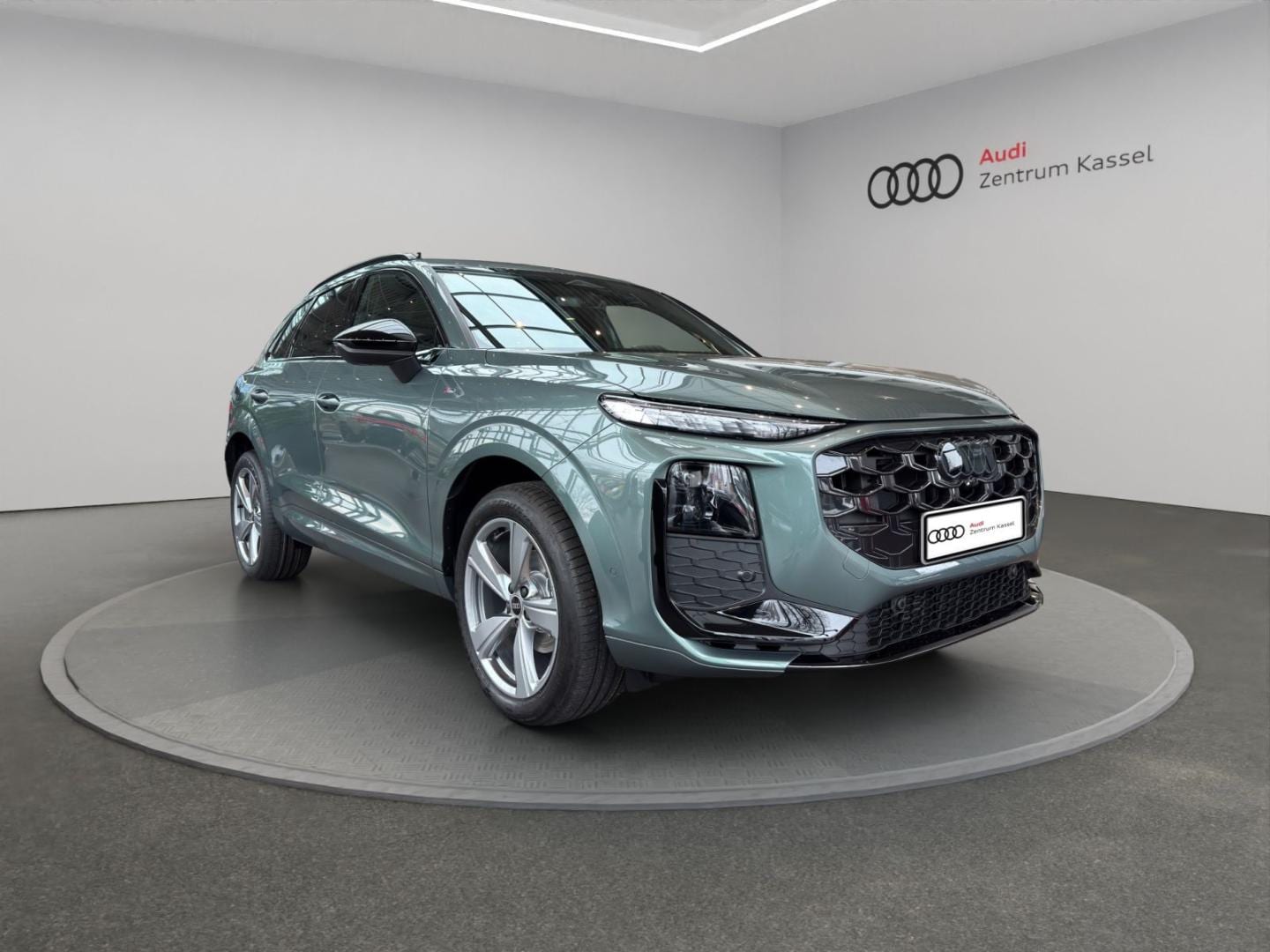 Bild über Audi Q3 SUV TFSI 110 kW S tronic - für weitere Informationen kontaktieren Sie den Audi Partner