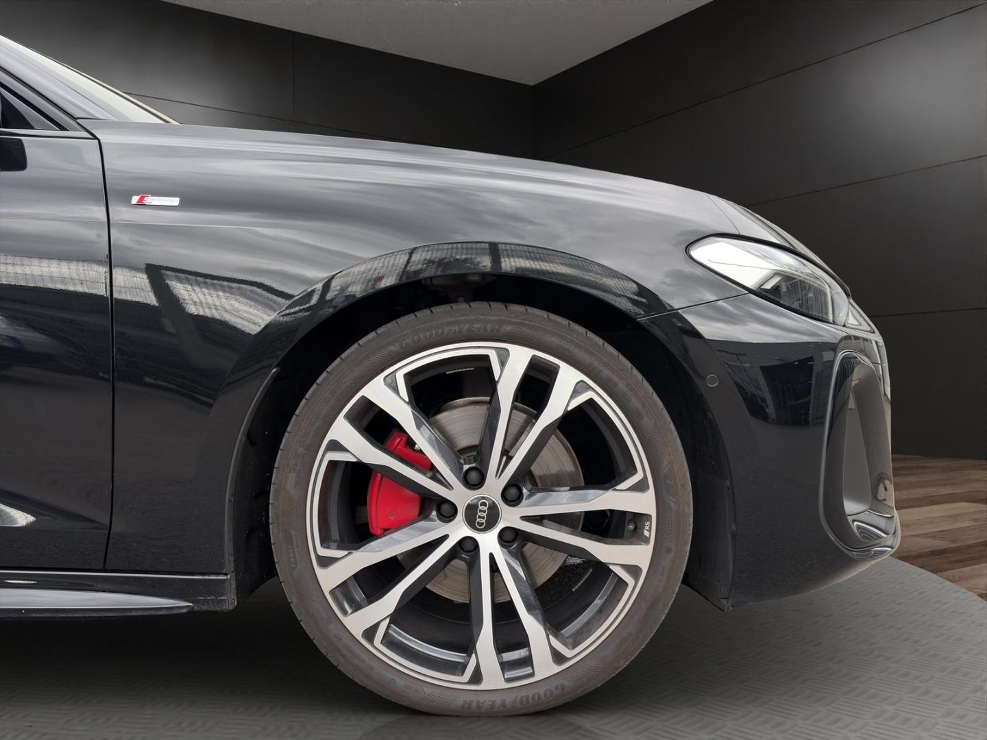 Bild über Audi A5 Avant TDI quattro 150 kW S tronic - für weitere Informationen kontaktieren Sie den Audi Partner