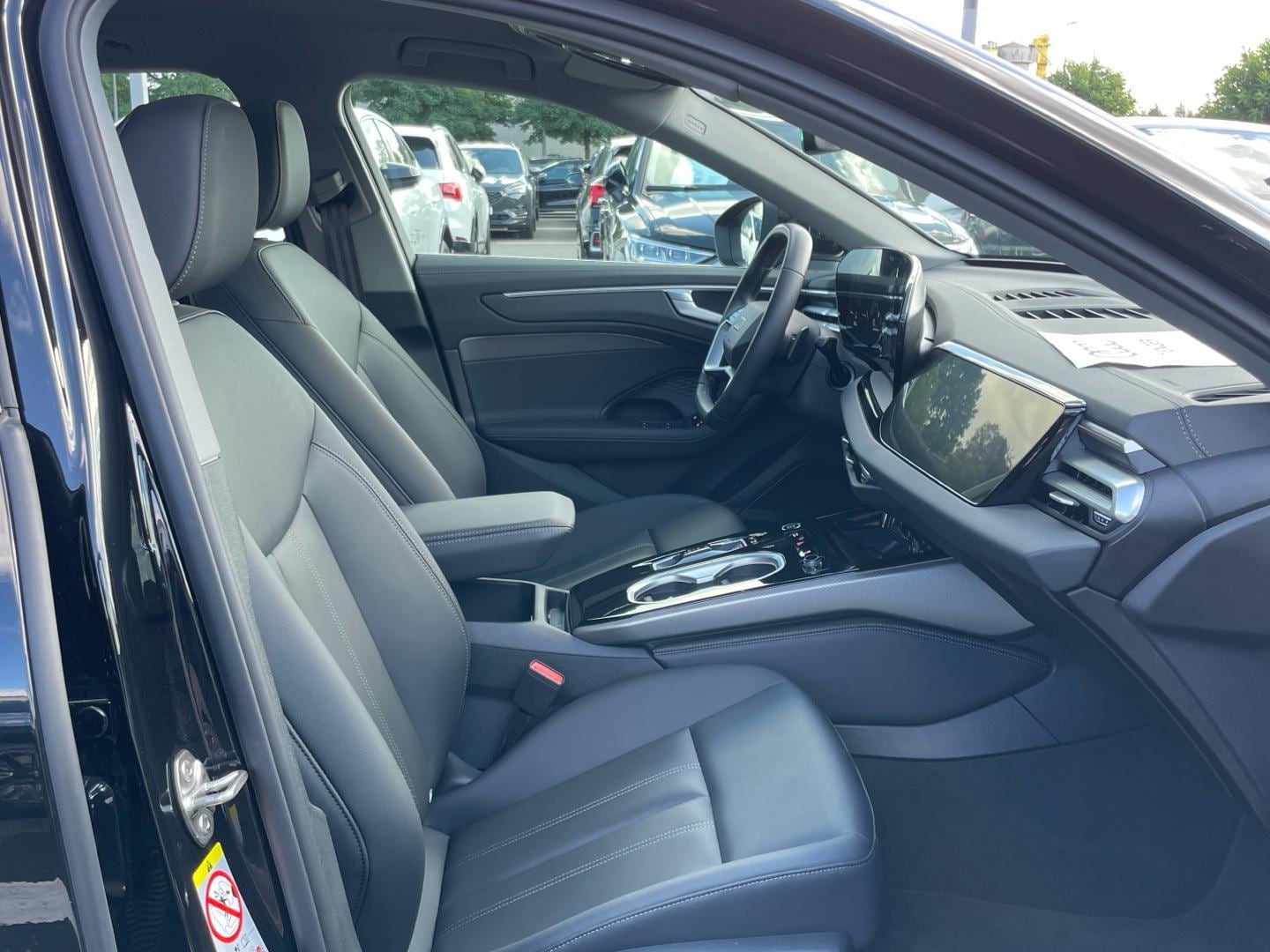 Bild über Audi A6 Avant TDI 150 kW S tronic - für weitere Informationen kontaktieren Sie den Audi Partner