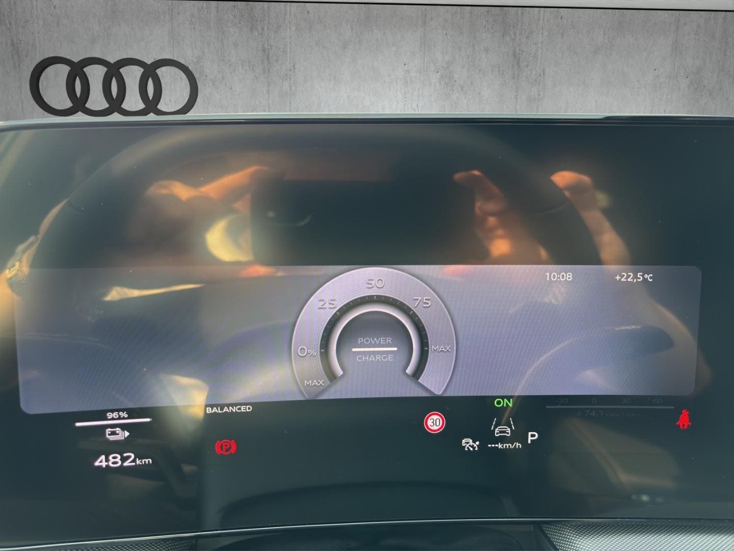 Bild über Audi Q4 SUV e-tron e-tron quattro performance 250 kW - für weitere Informationen kontaktieren Sie den Audi Partner